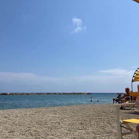 Aria Luce Mare Apartment San Bartolomeo Al Mare Ngoại thất bức ảnh